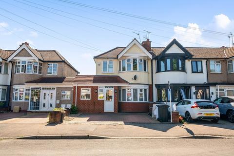 5 bed property, in Ravenswood Crescent, £750,000