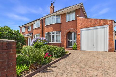 3 bed property, in Denham Avenue, £290,000