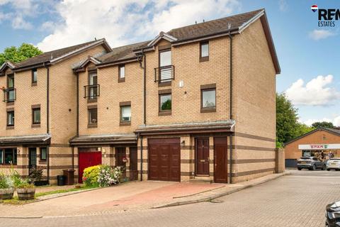 4 bed property, in Springfield Court, £365,000