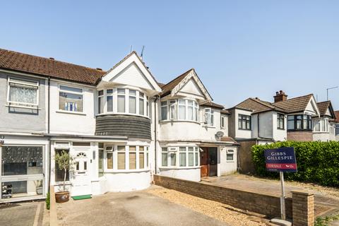 3 bed property, in Lynton Road, £550,000