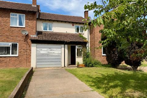 3 bed property, in Orchard Close, £225,000