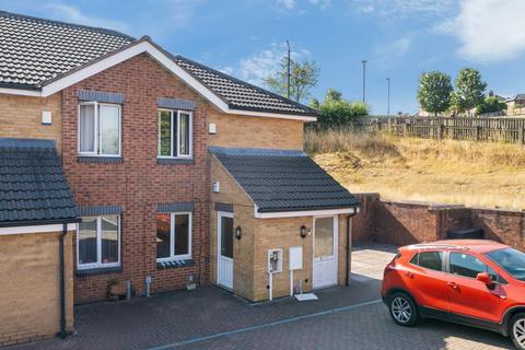 1 bed property, in Birkland Street, £40,000
