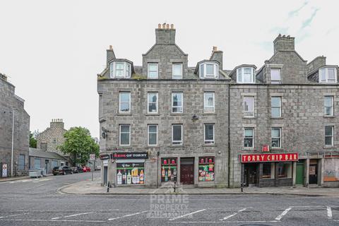2 bed property, in Top Floor Left, £35,000