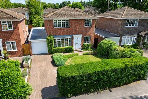 4 bed property, in Pondtail Road, £575,000
