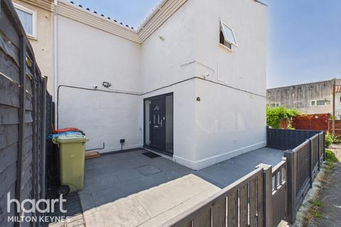 4 bed property, in Smithergill Court, £350,000