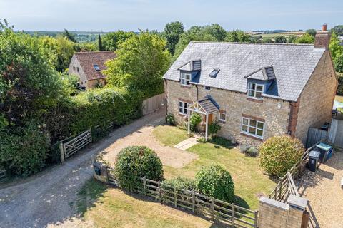4 bed property, in Trailli Lane, £775,000