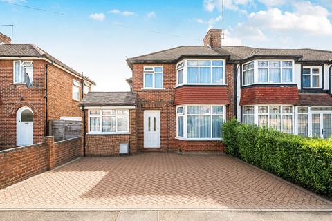 4 bed property, in Thistlecroft Gardens, £675,000