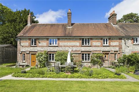 4 bed property, in Ashmore, £495,000