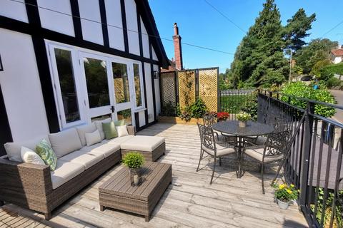 3 bed property, in Chester Road, £375,000