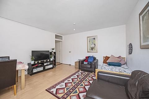 2 bed property, in Wellington Way, £250,000