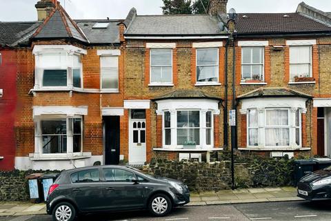 2 bed property, in Steele Road, £330,000