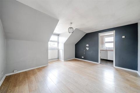 2 bed property, in Sandway Road, £165,000
