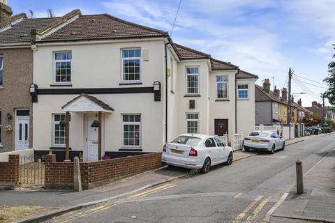 4 bed property, in Leyton Cross Road, £575,000