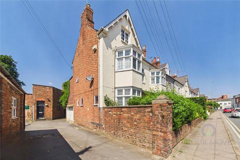5 bed property, in York Road, £375,000