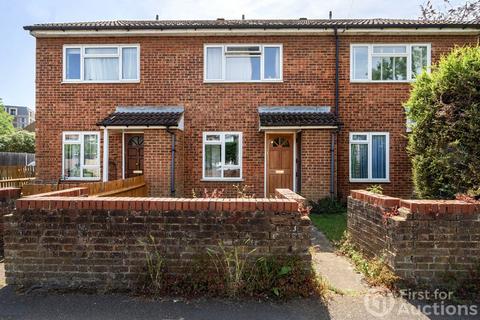 1 bed property, in Hamilton Avenue, £120,000