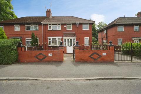 2 bed property, in Edward Avenue, £240,000