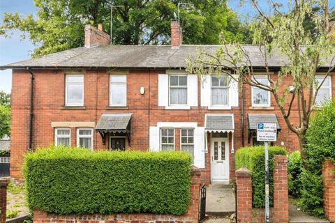 2 bed property, in Laburnum Avenue, £330,000