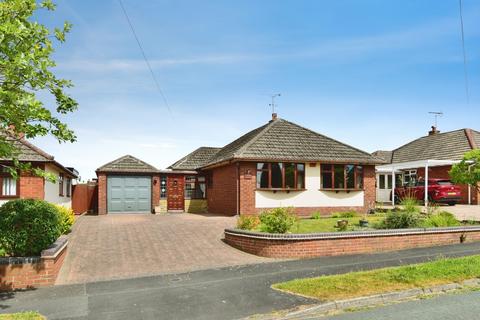 3 bed property, in Brattswood Drive, £300,000