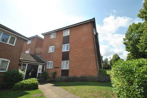2 bed property, in St. Andrews Court, £175,000