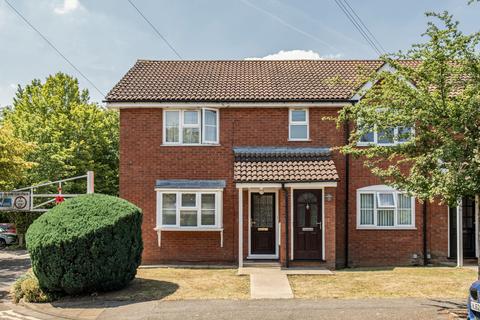 1 bed property, in Oak Grove, £250,000