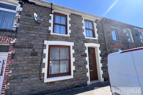 3 bed property, in Wyndham Street, £125,000