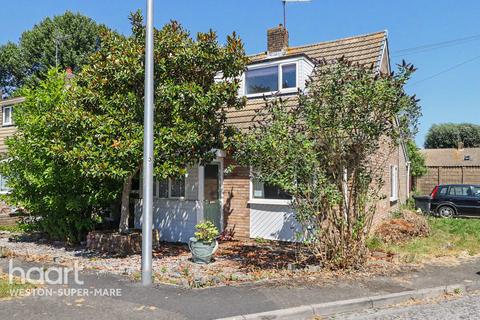 4 bed property, in Dunster Crescent, £245,000