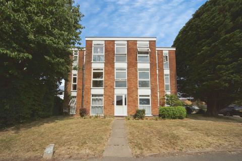 2 bed property, in Elderberry Close, £185,000