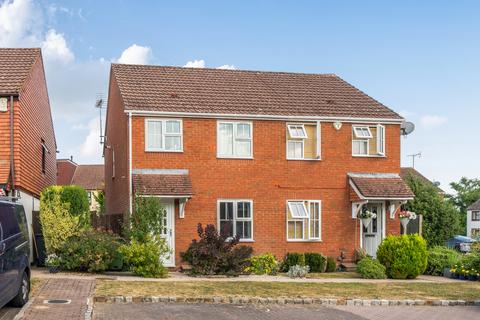 2 bed property, in Viburnum Court, £375,000