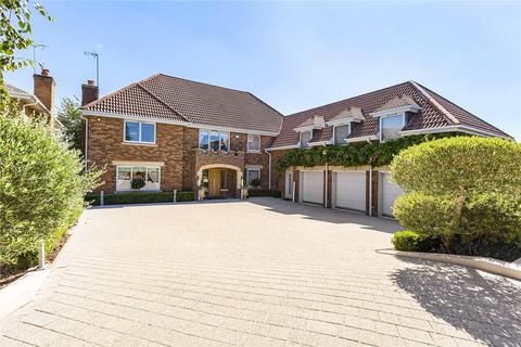 5 bed property, in Turnberry Lane, £1,375,000