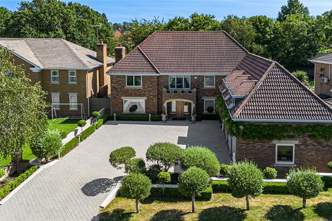 5 bed property, in Turnberry Lane, £1,375,000