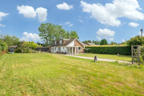 4 bed property, in Versatile Chalet Home in Mundesley, £375,000