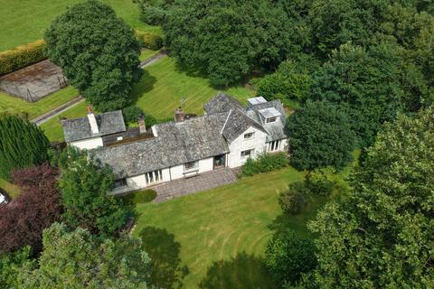 5 bed property, in Tommy Gill, £700,000