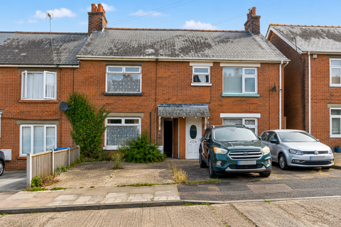 3 bed property, in 9 Laburnum Avenue, £195,000