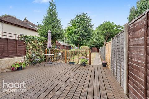 3 bed property, in Wigmore Road, £350,000