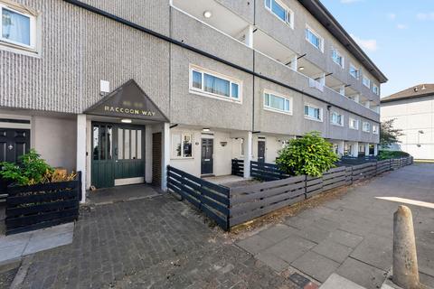 3 bed property, in 64 Raccoon Way, £40,000