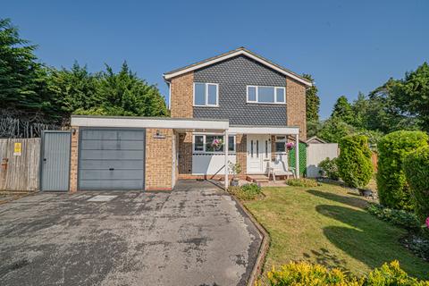 5 bed property, in Beauchamp Road, £705,000