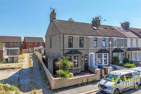 3 bed property, in Whitehall Road, £375,000