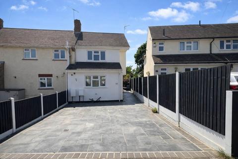 3 bed property, in Danes Way, £450,000