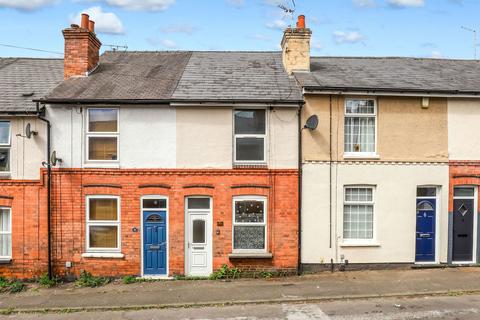 2 bed property, in Elm Avenue, £120,000
