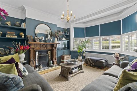3 bed property, in Green Street, £425,000