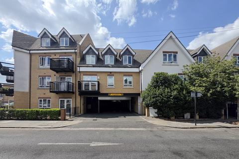 1 bed property, in Featherstone Road, £240,000