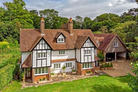 6 bed property, in Halton, £1,500,000