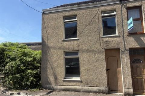 3 bed property, in Cecil Street, £80,000