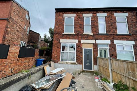 4 bed property, in Brighton Road, £250,000