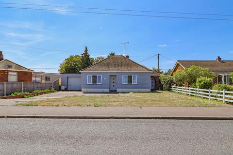 3 bed property, in Long Lane, £340,000