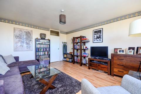 2 bed property, in Stubbs Point, £150,000