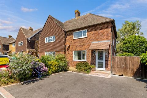 2 bed property, in Harebeating Drive, £259,950