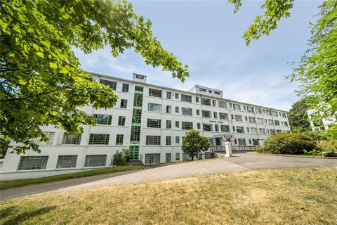 2 bed property, in Taymount Rise, £350,000