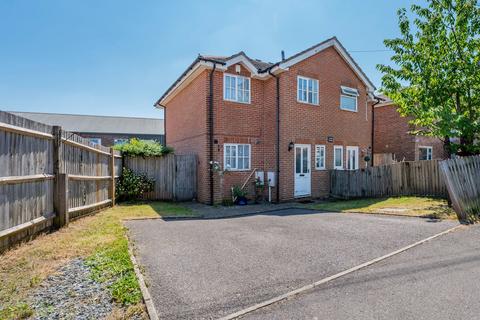 3 bed property, in Victoria Road, £350,000