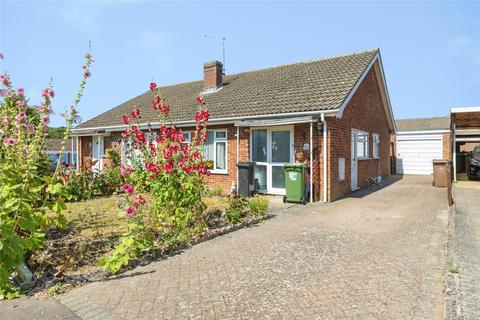 2 bed property, in Cuckoofield Lane, £200,000